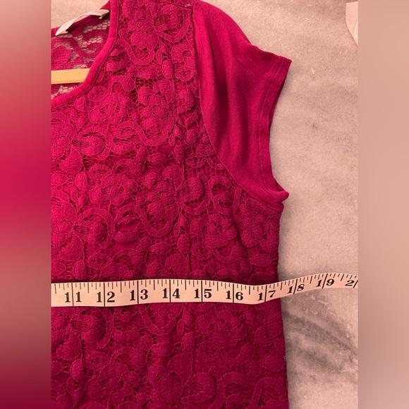 New York & Co Size M Magenta Lace Short Sleeve Stretch Zip Back Top - Picture 9 of 14